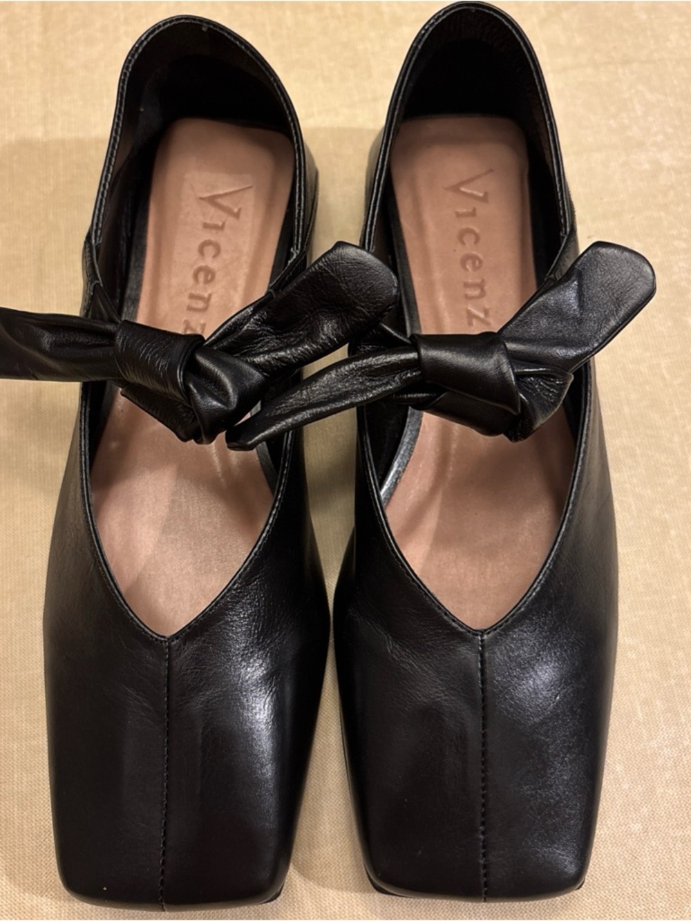 Vicenza Black Leather Square-Toe Bow Flats